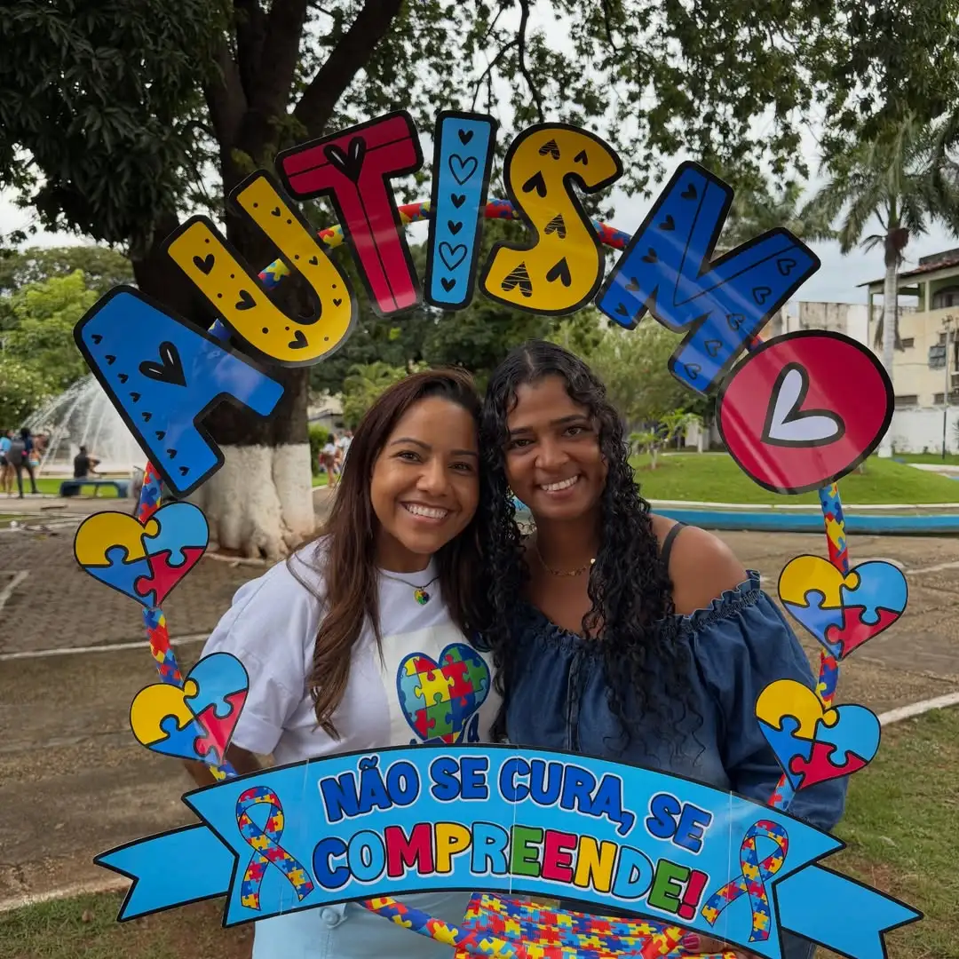 Duas mulheres apoiando
